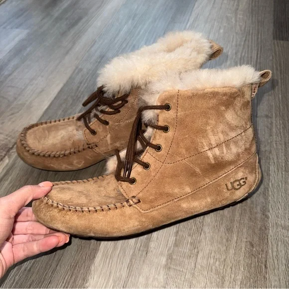 UGG Tan Winter Boots with Fur Lining - Picture 3 of 6